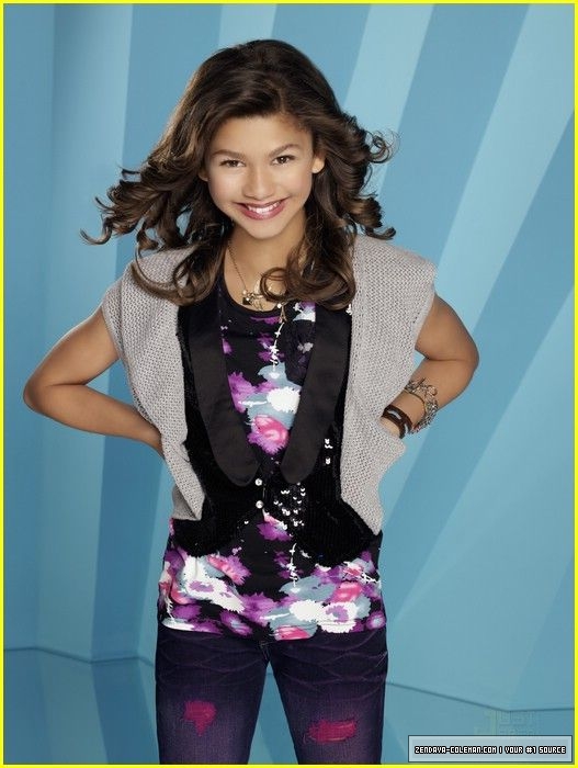 bella-thorne-shake-up-promos-07